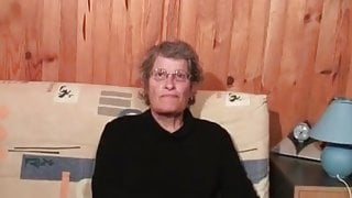 Grand mere fistee et sodomisee par un petit jeune